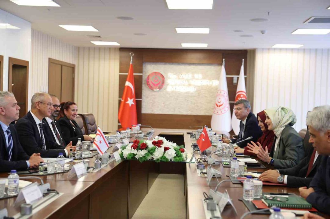 Bakan Göktaş, KKTC Çalışma ve Sosyal Güvenlik Bakanı Hasipoğlu ile bir araya geldi