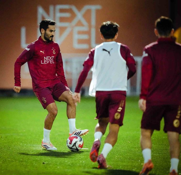 Galatasaray, Gençlerbirliği maçı hazırlıklarını sürdürdü (Antrenmandan kareler)