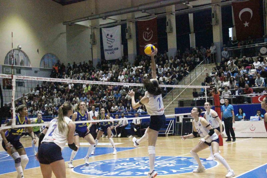 Sultanlar Ligi: Aydın Büyükşehir Belediyespor: 1 - Fenerbahçe Medicana: 3