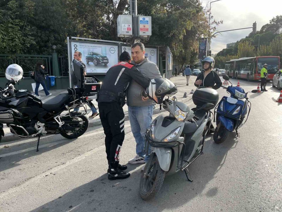 İzmir 'de 30 farklı noktada dar alan uygulaması: 258 araca ceza kesildi!