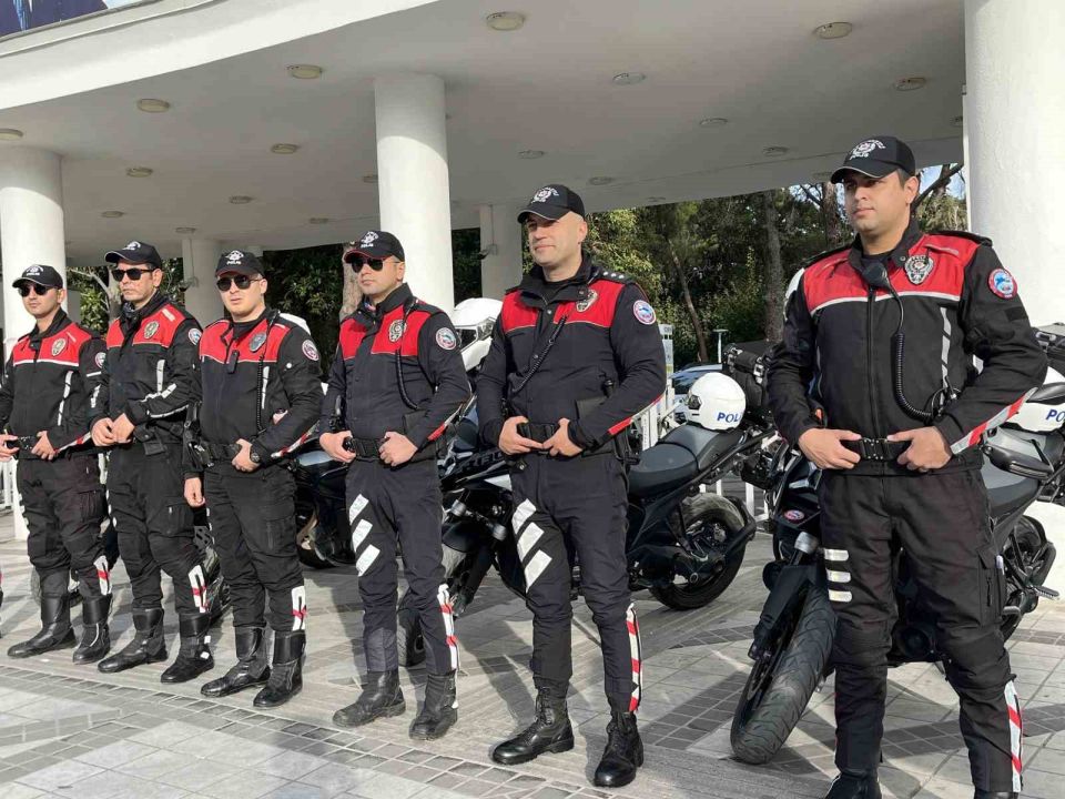 İzmir 'de 30 farklı noktada dar alan uygulaması: 258 araca ceza kesildi!
