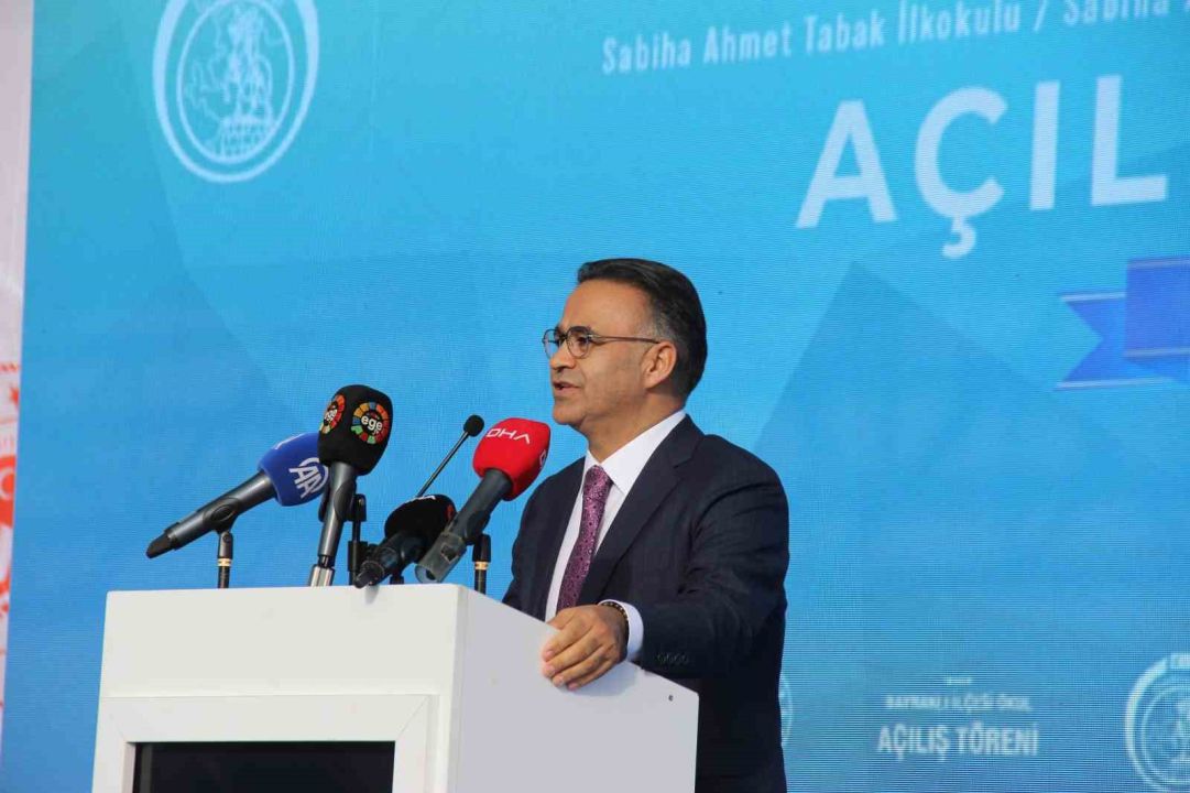 Depremde hasar görünce yeniden yapılan 4 okulun açılışı gerçekleştirildi