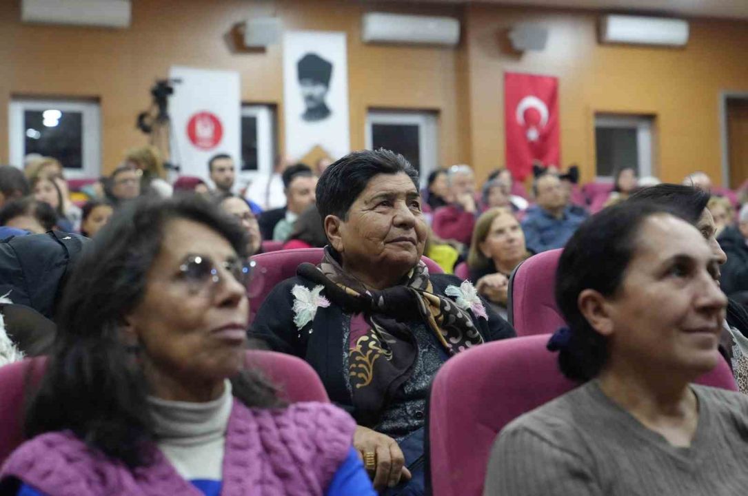 Kemal Sunal türkülerle anıldı