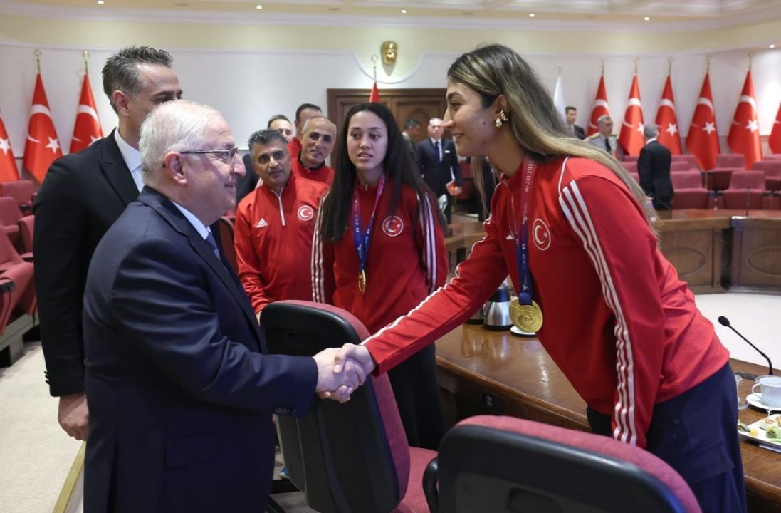 Bakan Güler’den Tekvando Milli Takımı’na tebrik