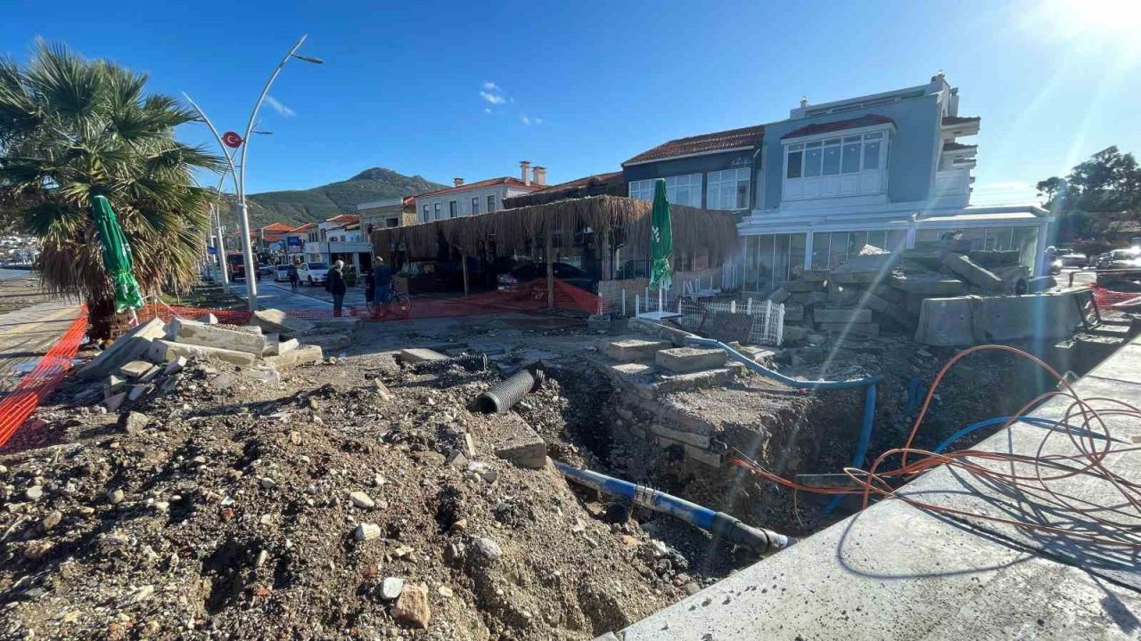 Selin etkilediği Foça’nın sokakları Venedik’e döndü!