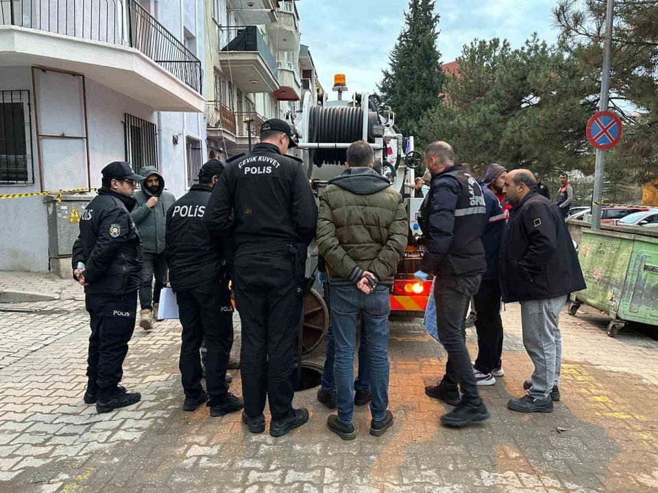 Ege'de şok olay: Kanalizasyonda cenin bulundu!