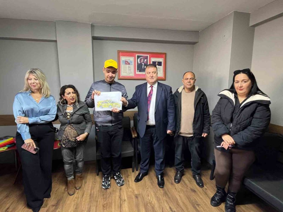 Taksi tutkunu Halil’e Başkan Özkan’dan özel sürpriz