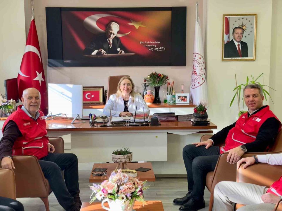 Türk Kızılay Manisa’dan Merkezefendi Devlet Hastanesi’ndeki hastalara destek