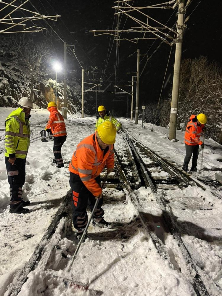 TCDD’den demiryollarında kar mesaisi