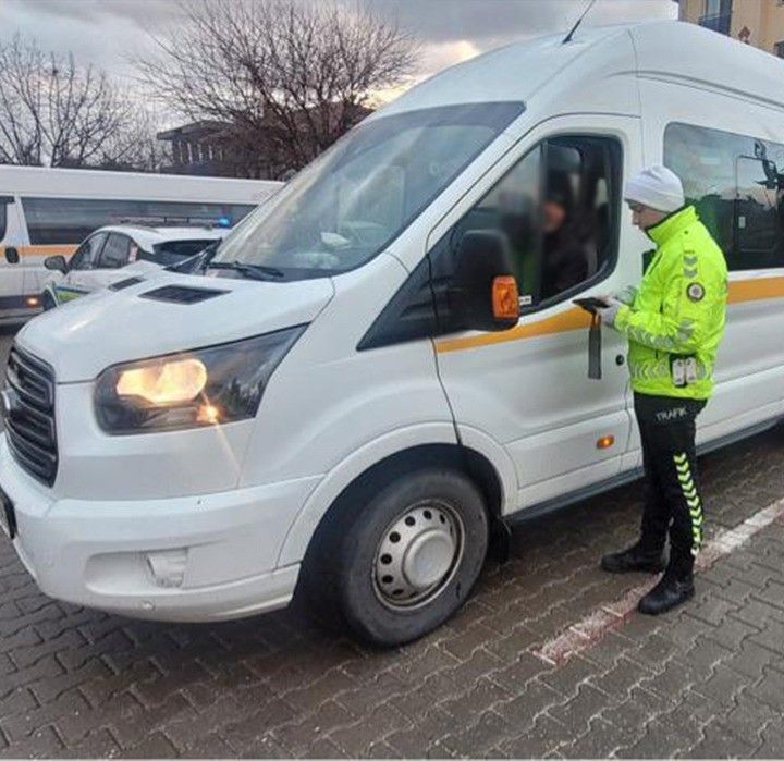 Manisa'da ve Turgutlu'da okul servislerine denetim: 373 araç kontrol edildi!