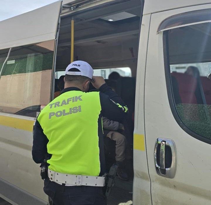 Manisa'da ve Turgutlu'da okul servislerine denetim: 373 araç kontrol edildi!