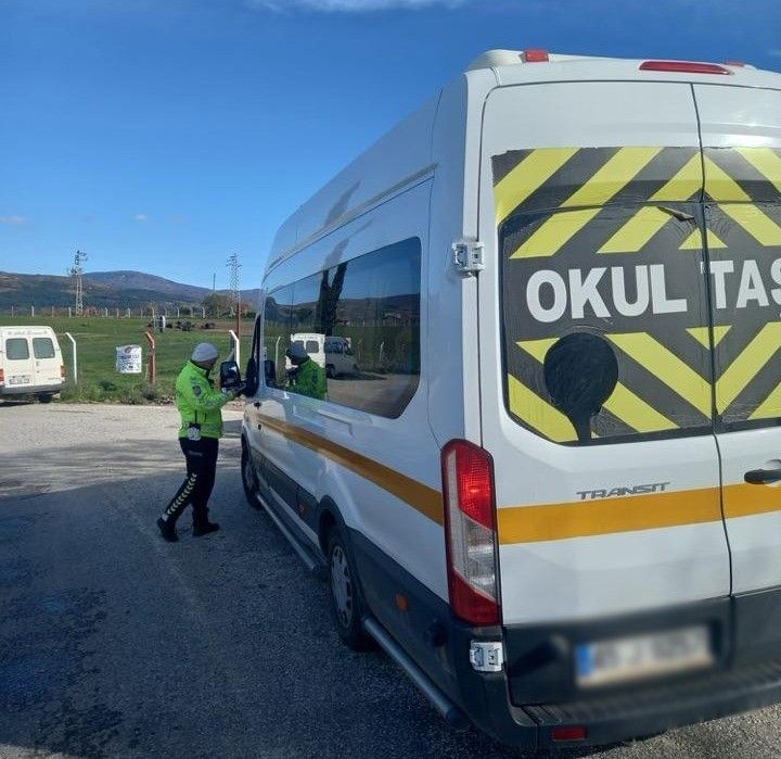 Manisa'da ve Turgutlu'da okul servislerine denetim: 373 araç kontrol edildi!