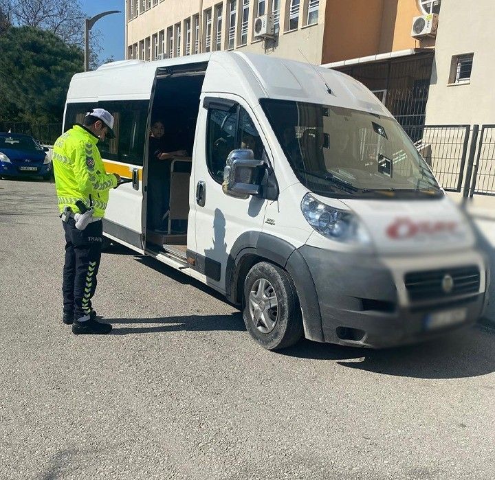Manisa'da ve Turgutlu'da okul servislerine denetim: 373 araç kontrol edildi!