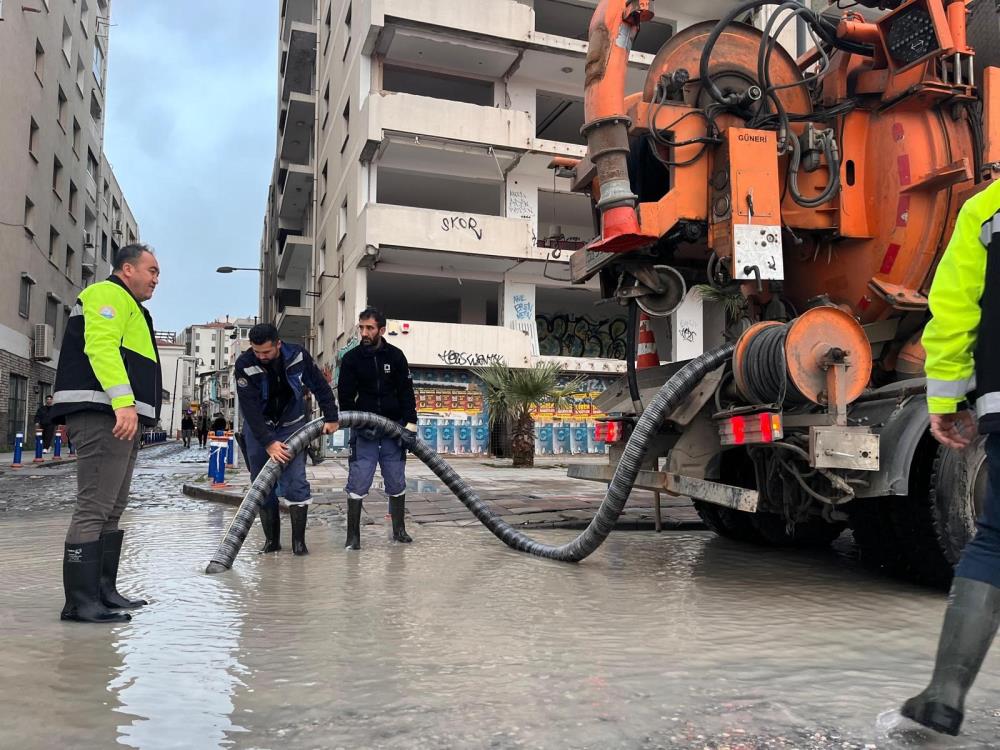 50 yılda bir görülen meteorolojik tablo: Dalgalar 1 metreye ulaştı!