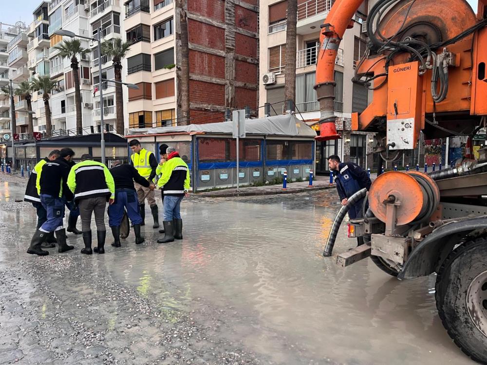 50 yılda bir görülen meteorolojik tablo: Dalgalar 1 metreye ulaştı!