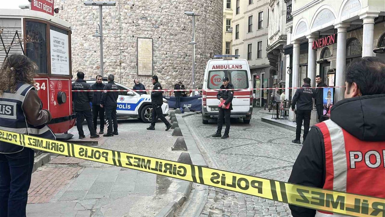 Galata Kulesi’nden atlayan kadın hayatını kaybetti!