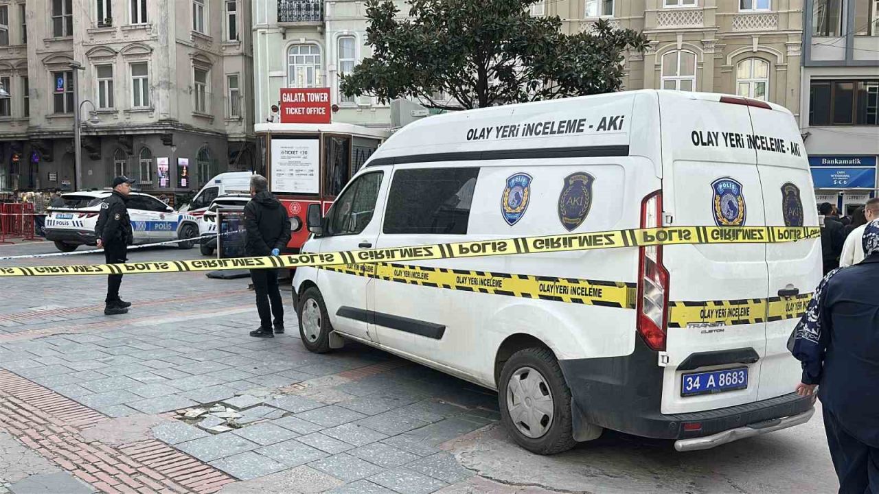 Galata Kulesi’nden atlayan kadın hayatını kaybetti!