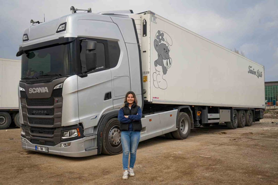 Sıradan hayatından sıkılan genç kadın uzun yol tır şoförü oldu