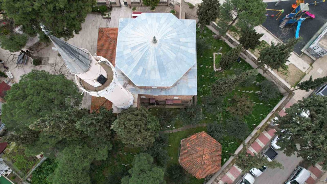Manisa’da 500 yıllık tarihi hazireye saygısızlık