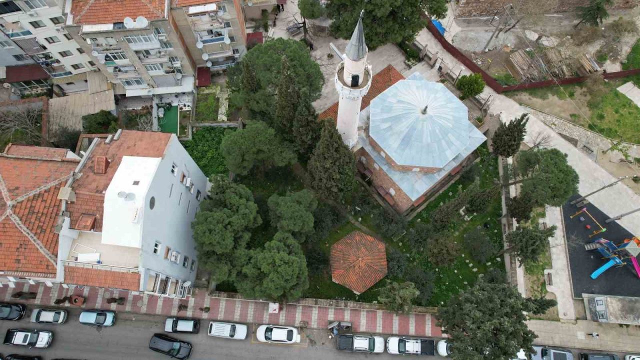 Manisa’da 500 yıllık tarihi hazireye saygısızlık