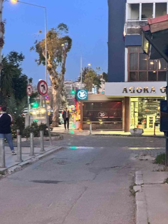 Ters yöne giren sürücünün kural ihlali araç kamerasına yansıdı!