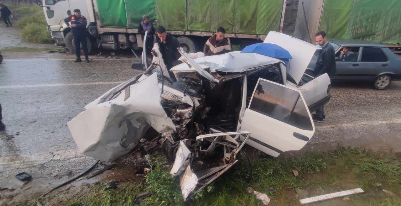 Manisa’da feci kaza: 1’i ağır 3 yaralı!