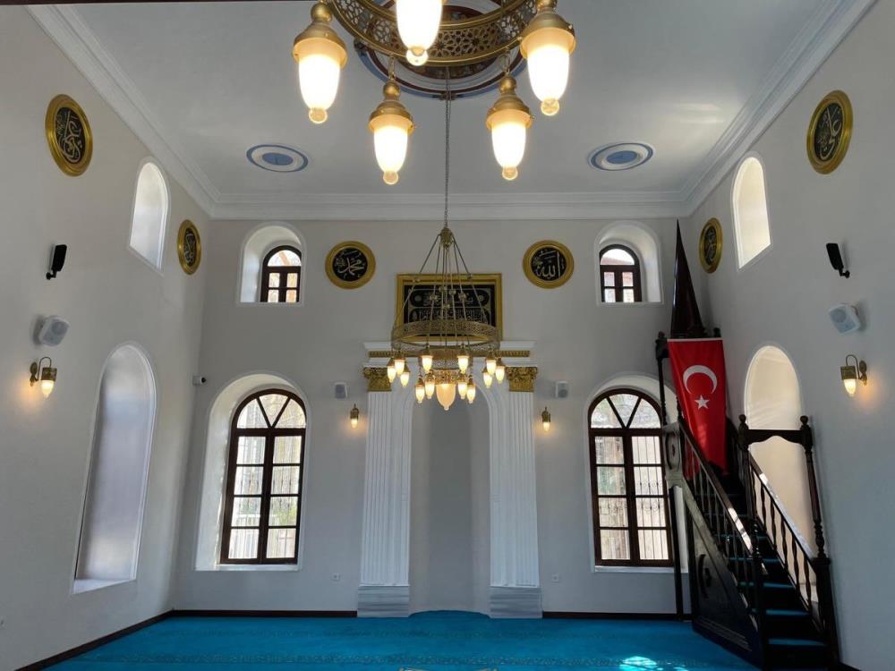 Restore edilen tarihi Asmalı Mescit Camii ibadete açıldı