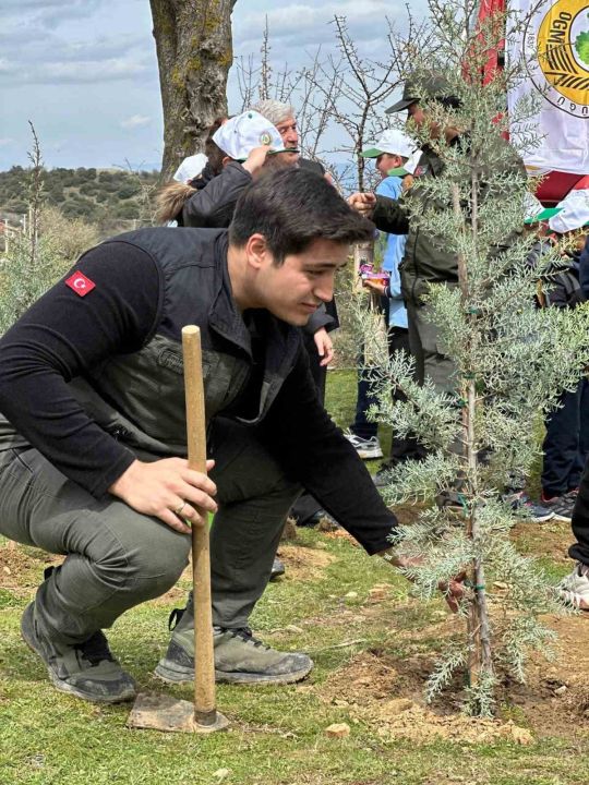 Sarıgöl’de öğrenciler doğa sevgisini sahada öğrendi