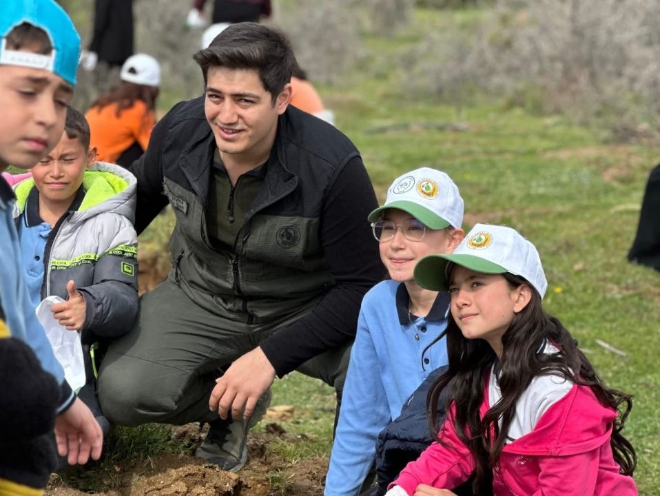 Sarıgöl’de öğrenciler doğa sevgisini sahada öğrendi