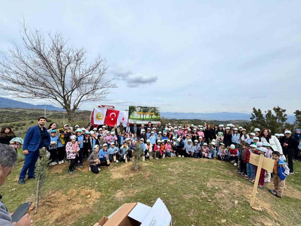 Sarıgöl’de öğrenciler doğa sevgisini sahada öğrendi