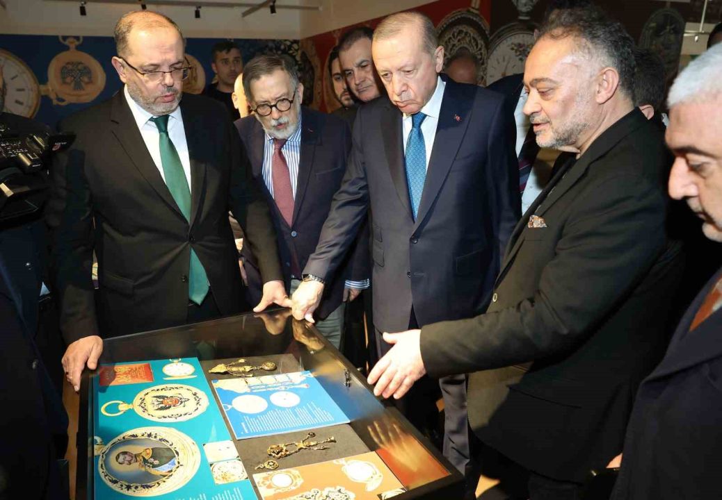 Cumhurbaşkanı Erdoğan, ‘Muhteşem Cep Saatleri Koleksiyonu’ sergisini gezdi