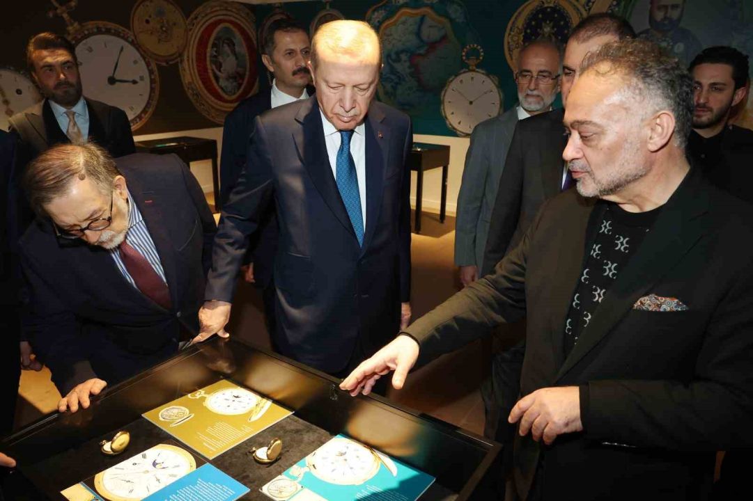 Cumhurbaşkanı Erdoğan, ‘Muhteşem Cep Saatleri Koleksiyonu’ sergisini gezdi