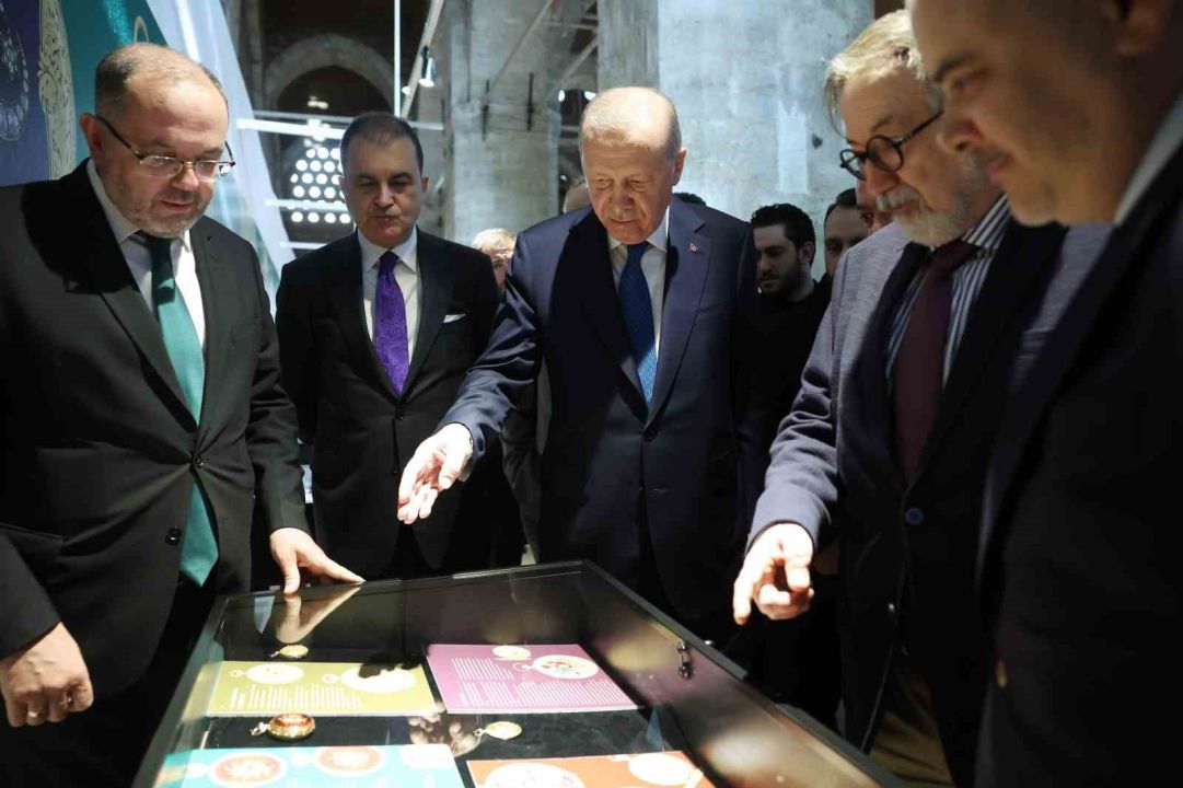Cumhurbaşkanı Erdoğan, ‘Muhteşem Cep Saatleri Koleksiyonu’ sergisini gezdi
