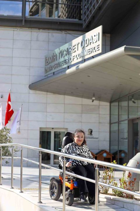 İzmir Ticaret Odası’na "kırmızı bayrak" gururu