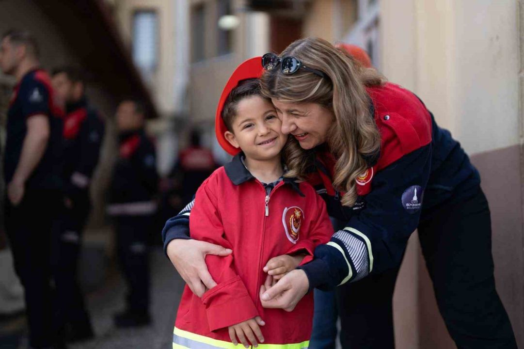 Alevlere koşan süper anneler