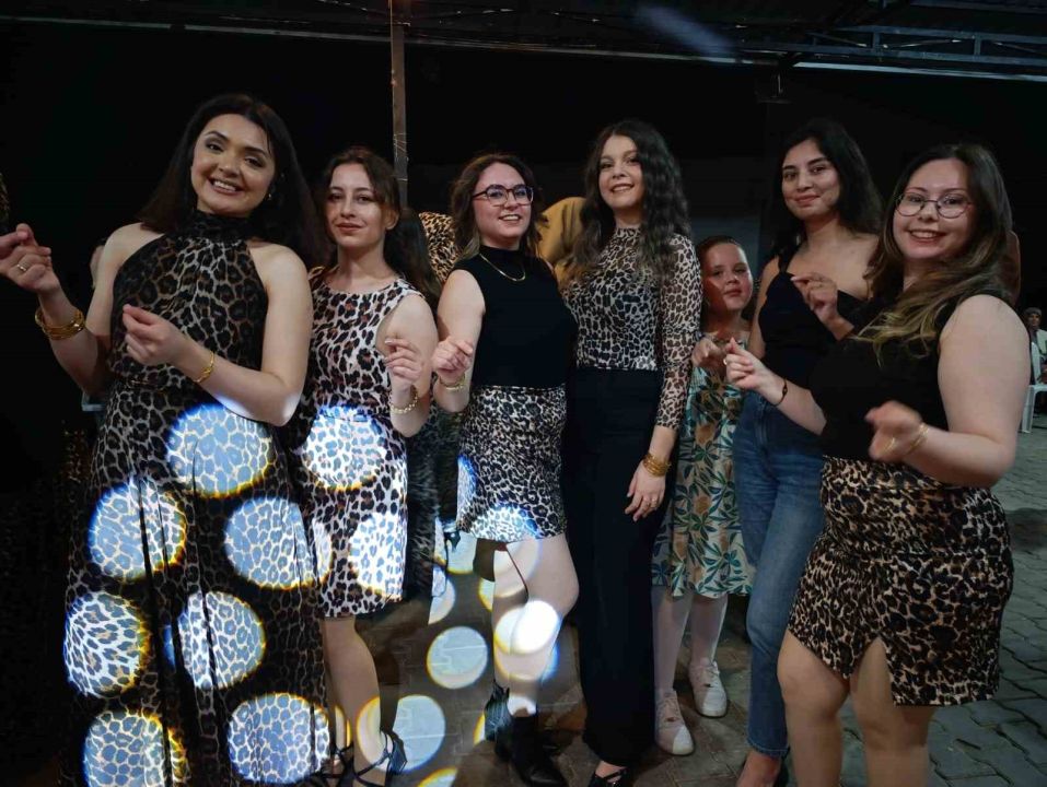 Muhtardan Anneler Günü’ne özel leopar gecesi