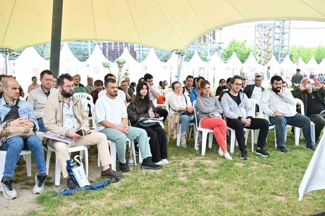 Manisa Kitap Fuarı yoğun ilgiyle devam ediyor