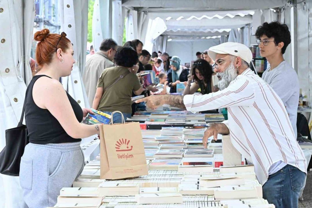 Manisa Kitap Fuarı yoğun ilgiyle devam ediyor