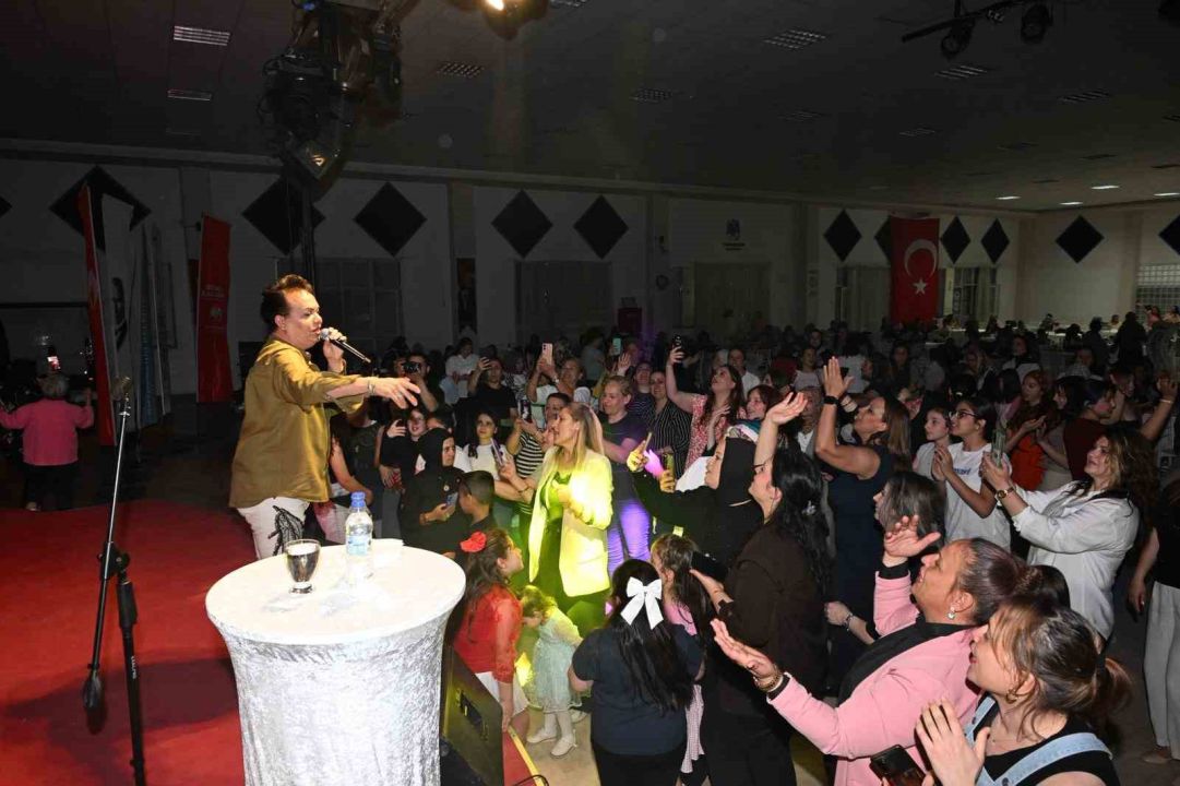 Anneler Günü’nde kadınlar doyasıya eğlendi