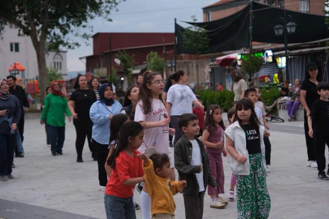 Meydanda spor ve müzik coşkusu