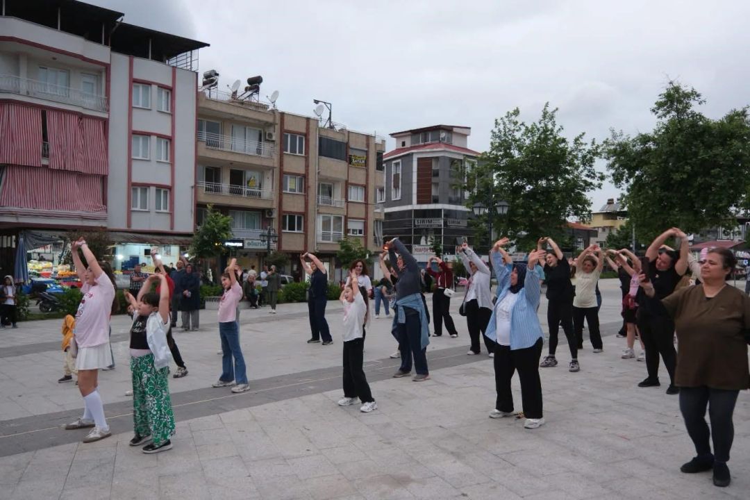 Meydanda spor ve müzik coşkusu