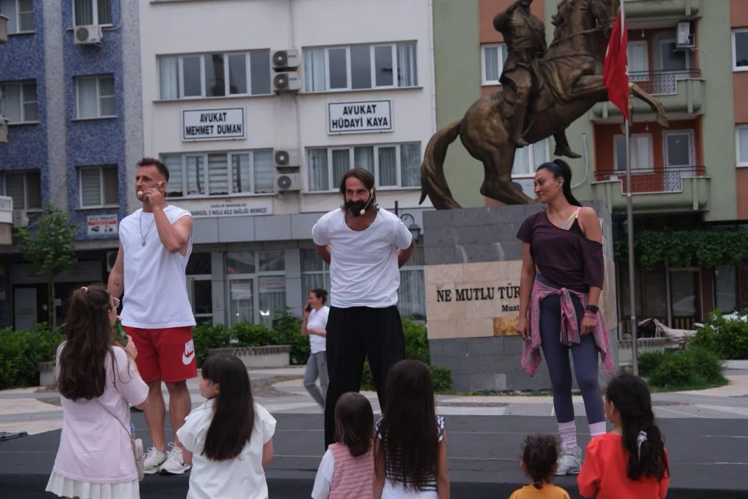 Meydanda spor ve müzik coşkusu