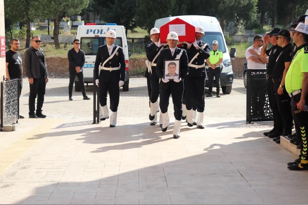 17 gün önce ikinci kez baba olmuş! Şehit polis memuru toprağa verildi