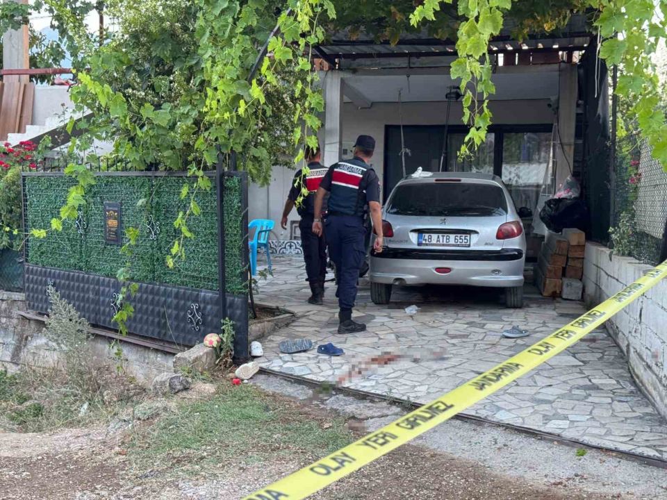 Bahçe kapısı sesi cinayete neden oldu: 1 ölü, 2 yaralı