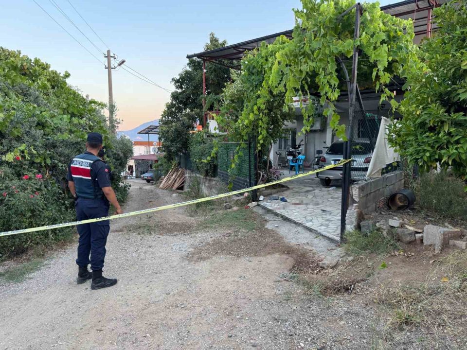 Bahçe kapısı sesi cinayete neden oldu: 1 ölü, 2 yaralı