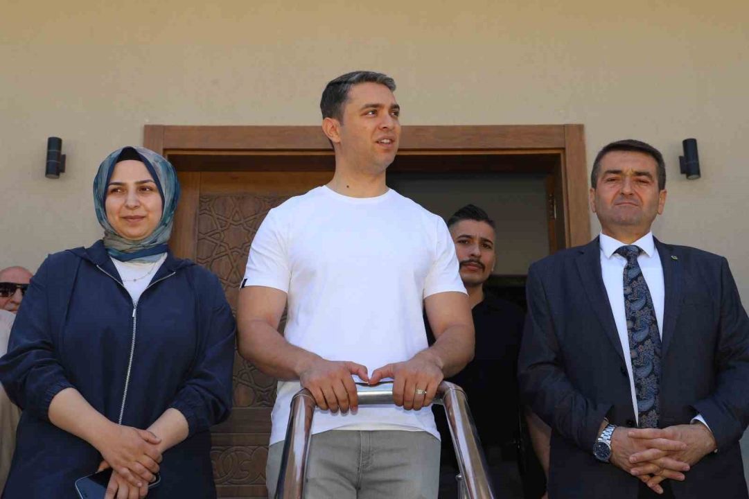 Saruhanlı Kaymakamı Murat Acar gözyaşları ve dualarla uğurlandı