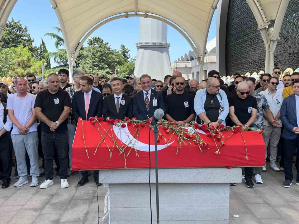 Usta oyuncu Zihni Göktay son yolculuğuna uğurlandı