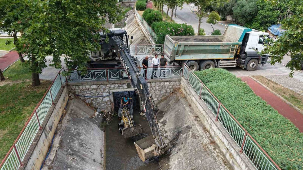 Manisa’nın derelerinde koku ve kirliliğe karşı kapsamlı temizlik