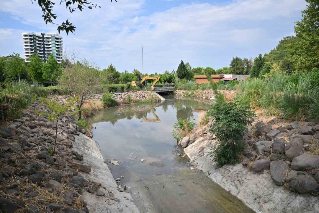 Manisa’nın derelerinde koku ve kirliliğe karşı kapsamlı temizlik