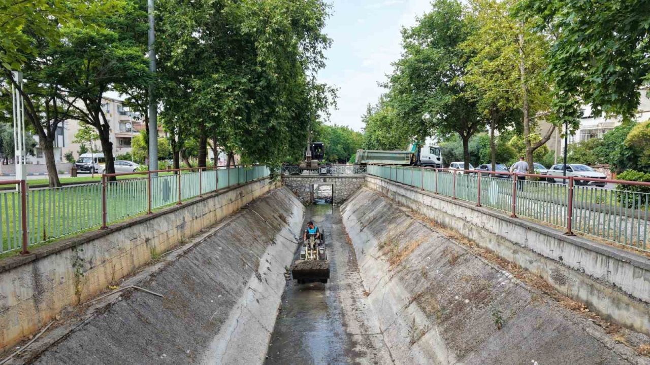Manisa’nın derelerinde koku ve kirliliğe karşı kapsamlı temizlik